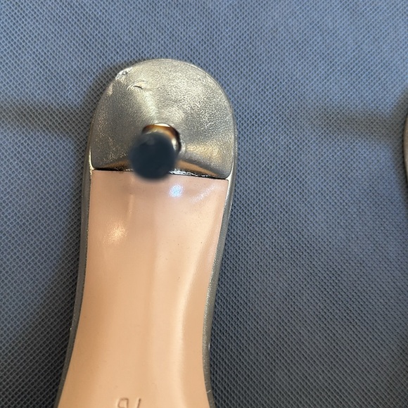 Authentic GUCCI Gold Sandals Sz 7. Purchased from SFA. Box & dust bag included - Picture 6 of 11